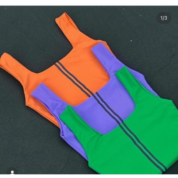 Parallel Apparel - Square Neck Crop Top in Lilac - Picture 3 of 3